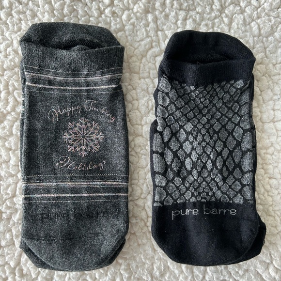 2 Pairs Pure Barre Tavi Grip Yoga Socks Size S - Picture 1 of 6